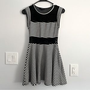 Black & White Striped Spring / Summer A-Line Dress w/ Mesh Panel in Size small